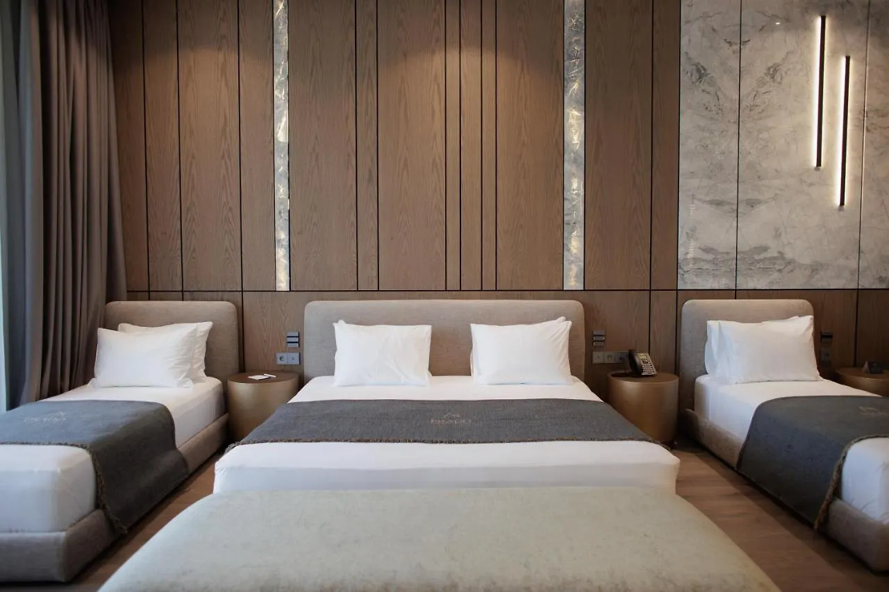 Prado Luxury Hotel 希马拉