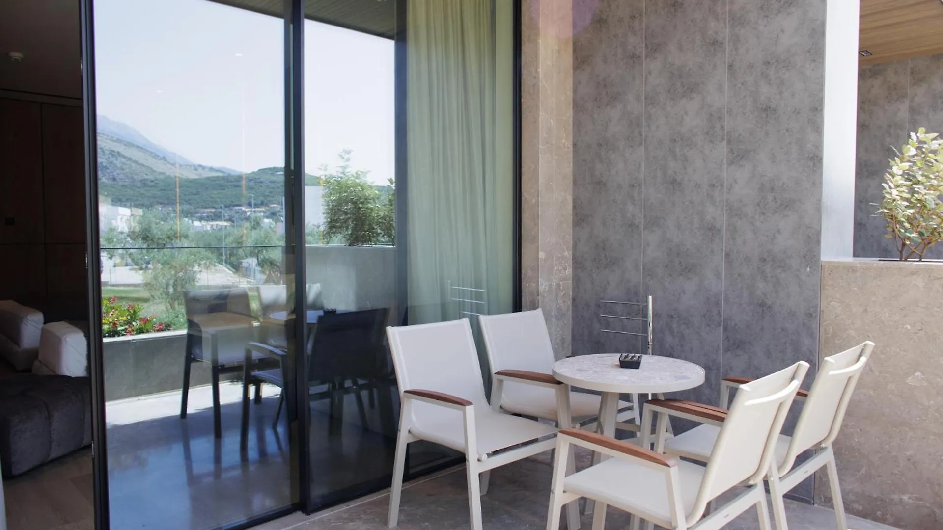 Prado Luxury Hotel 히마레