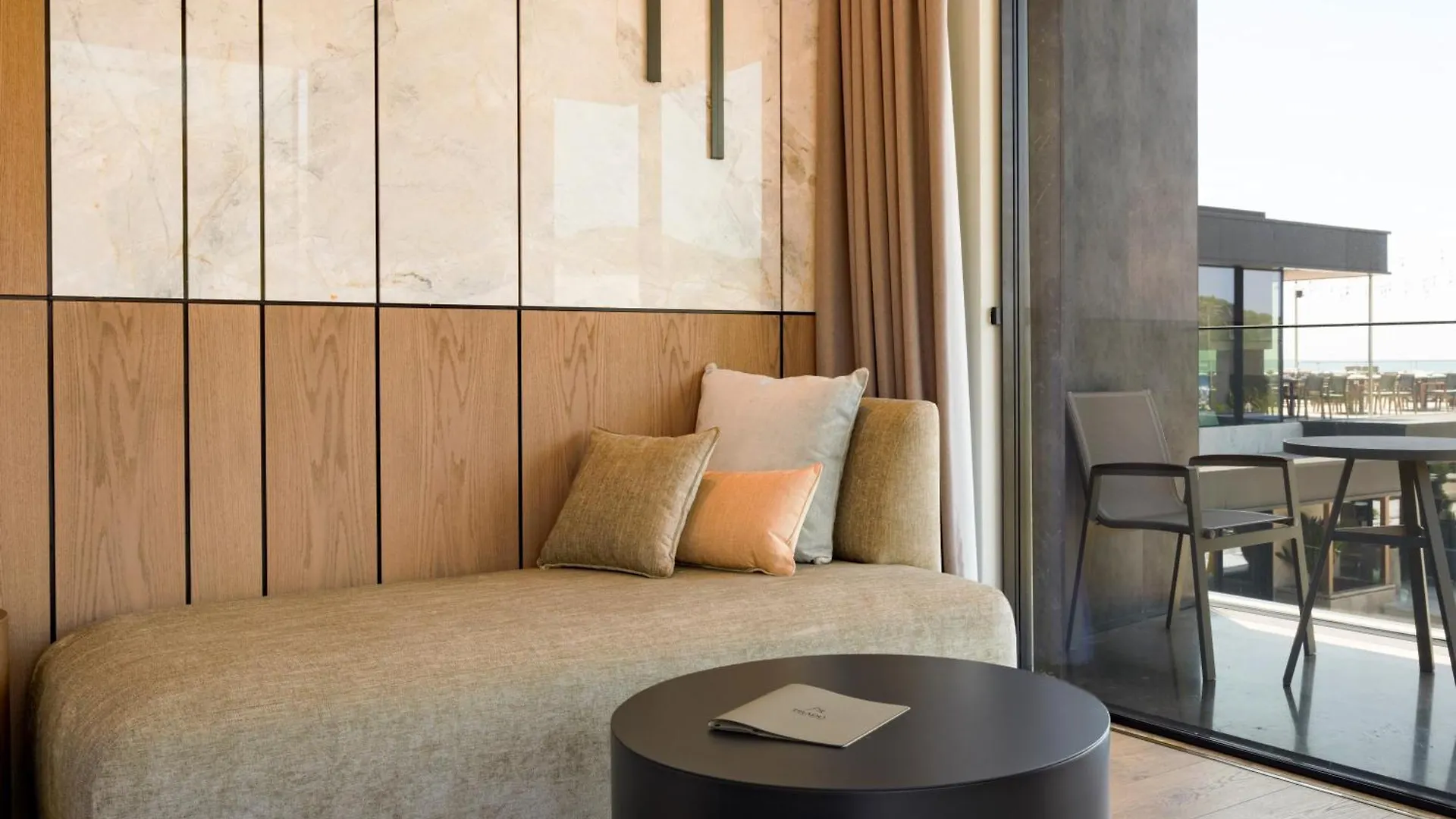 Prado Luxury Hotel 히마레