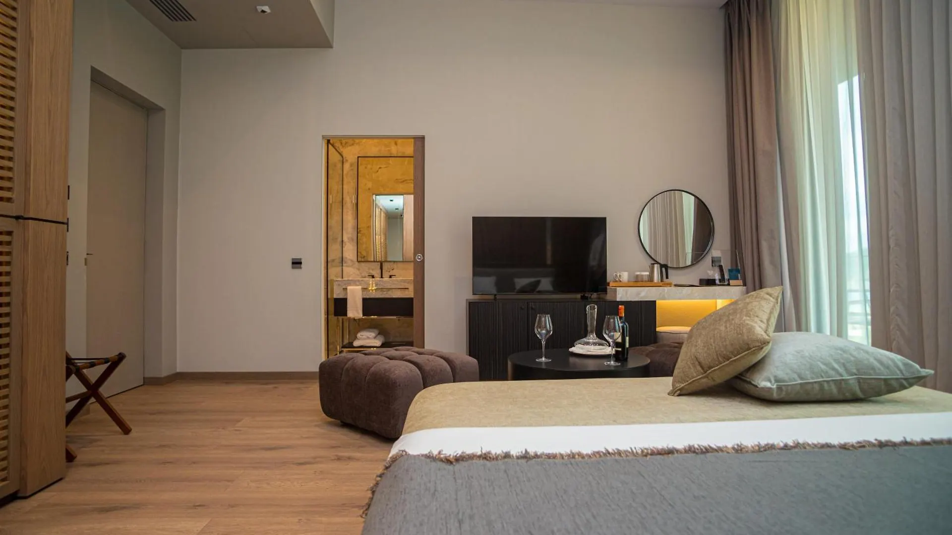 Prado Luxury Hotel 希马拉