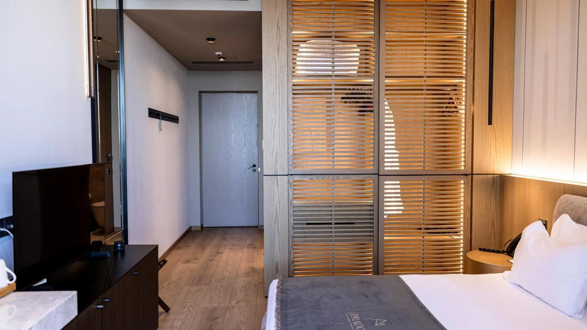 Prado Luxury Hotel 히마레