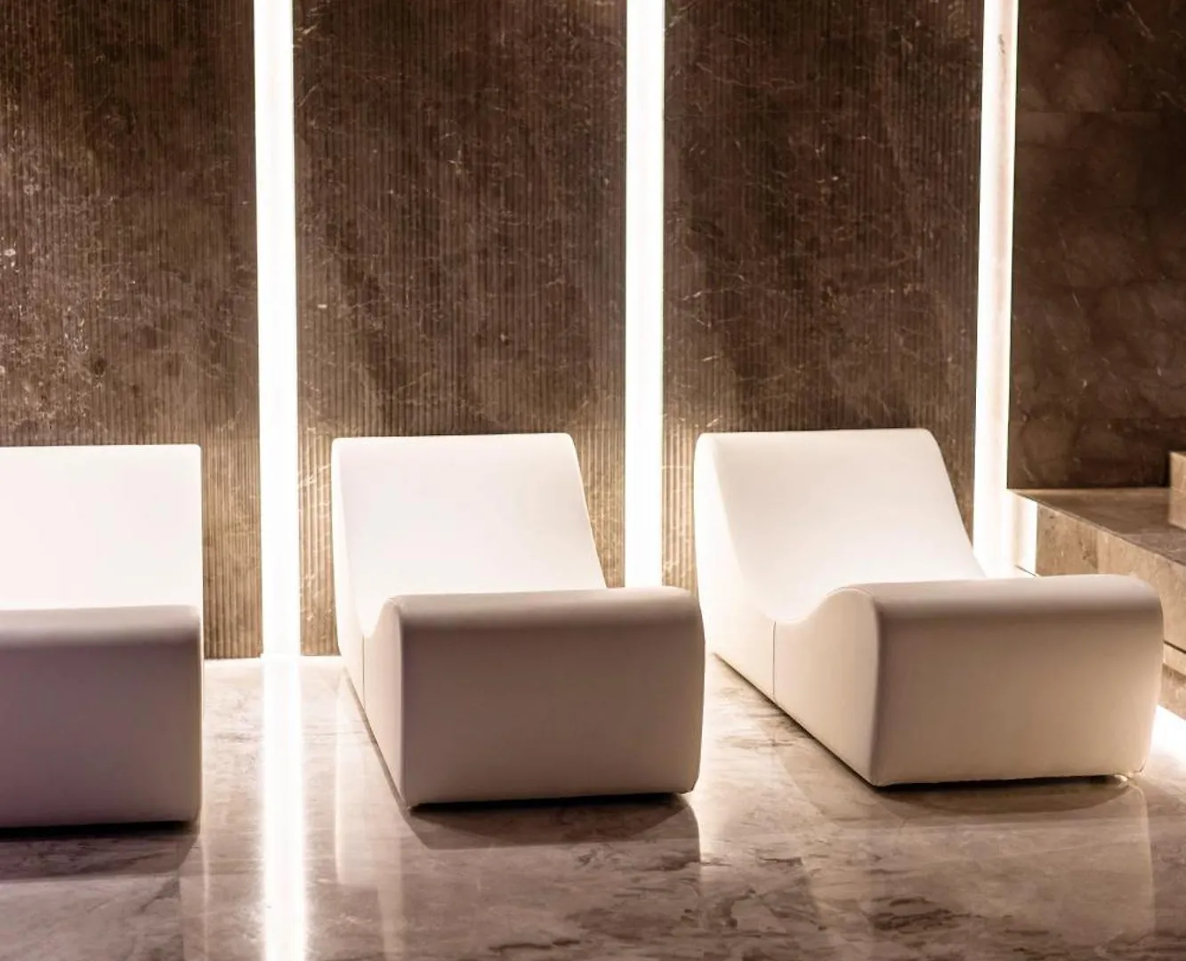 Prado Luxury Hotel 히마레