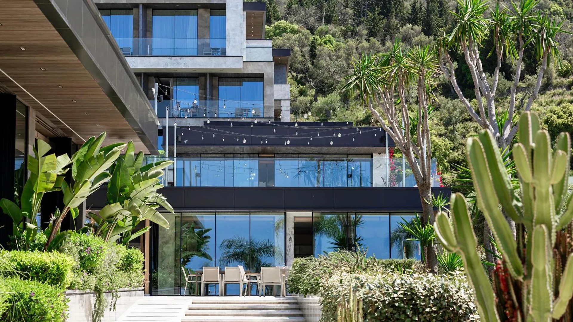 Prado Luxury Hotel 希马拉