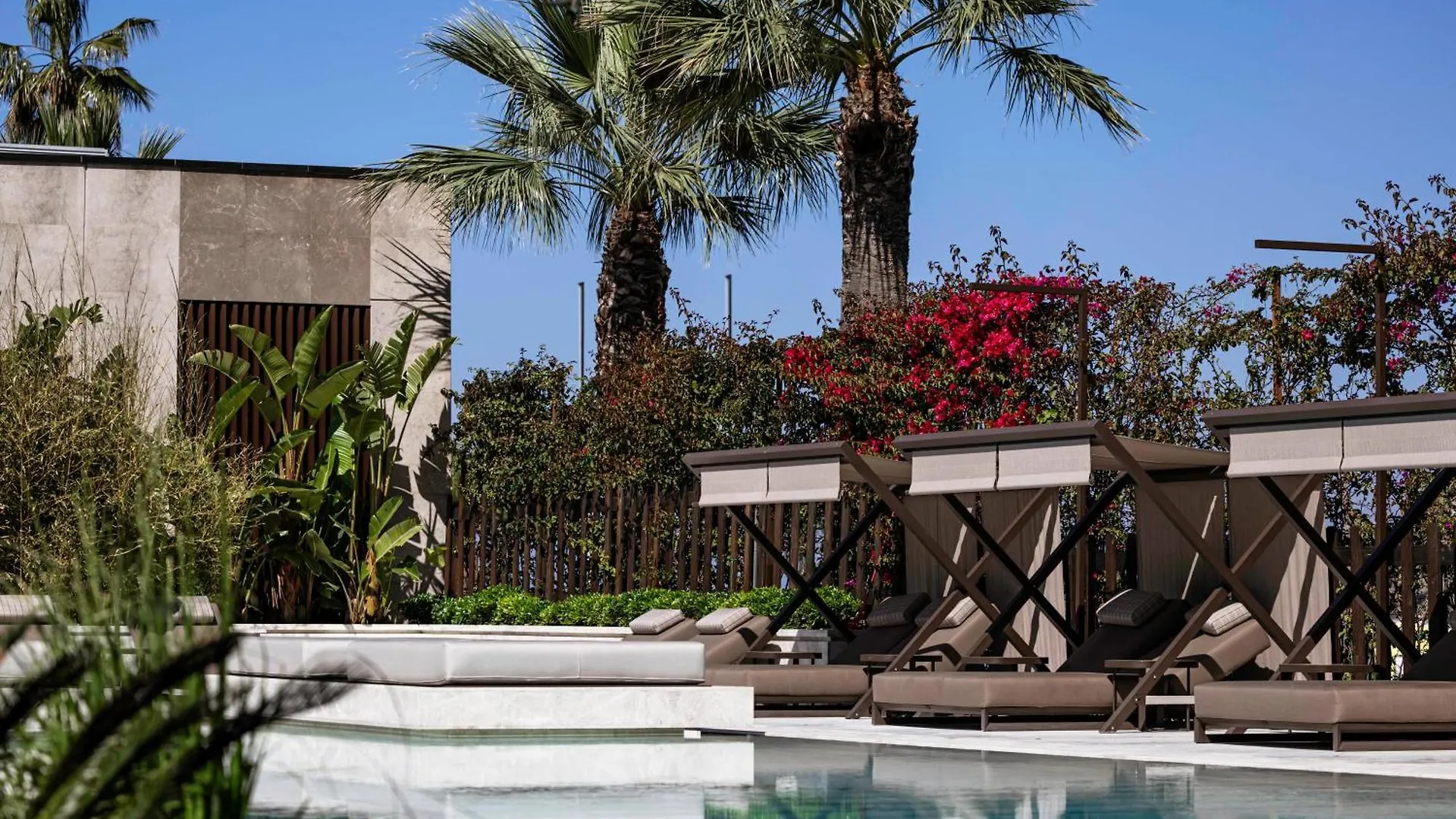 Prado Luxury Hotel 希马拉