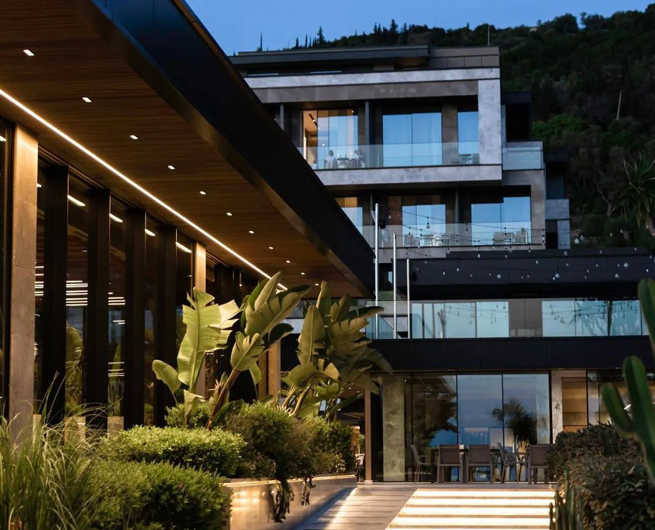 Prado Luxury Hotel 希马拉