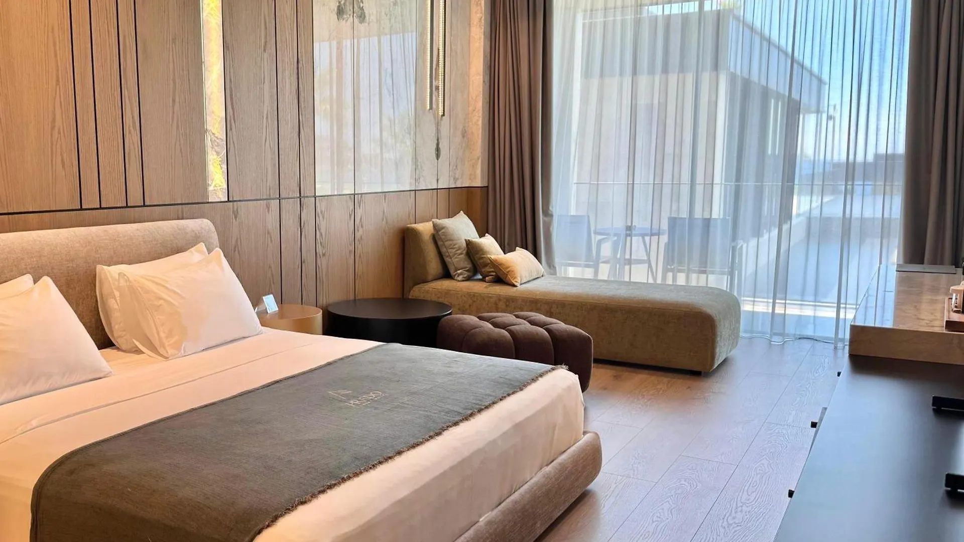 Prado Luxury Hotel 希马拉